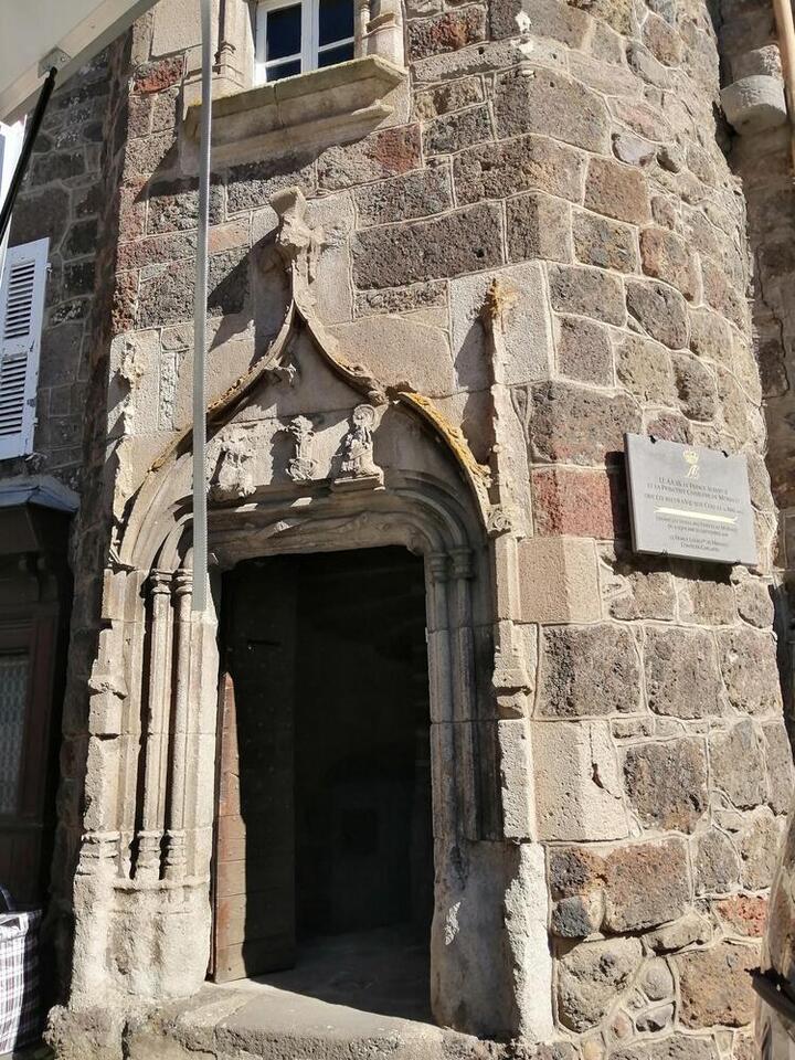 Meublé Maison des Princes de Monaco_Vic-sur-Cère