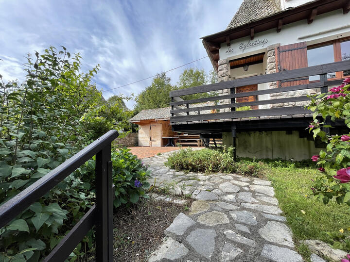 le chalet et sa terrasse .jpeg